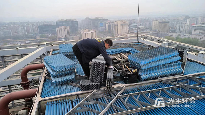 光塵環(huán)保公司完成民生金融中心冷卻塔清洗工程